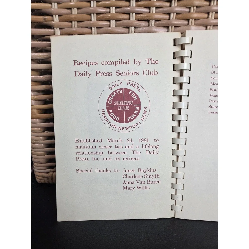 Daily Press Seniors Club Cookbook 1980s Hampton Newport News‎ Virginia Spiral